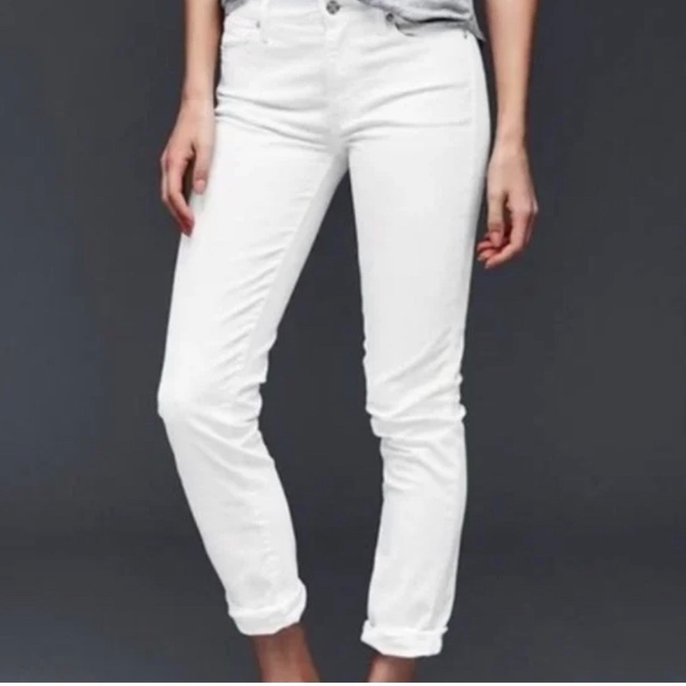 GAP Women's White Best Girlfriend Jeans - raw edge hem - size 25. B6
